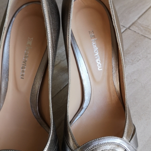Leather gold and silver peep-toe pumps - Picture 16 of 16
